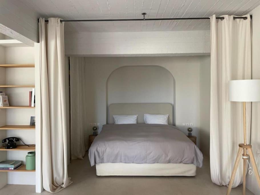 The bed in its curtained nook